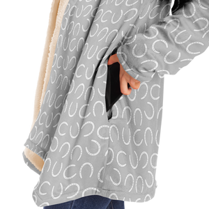 Horseshoes print cloak